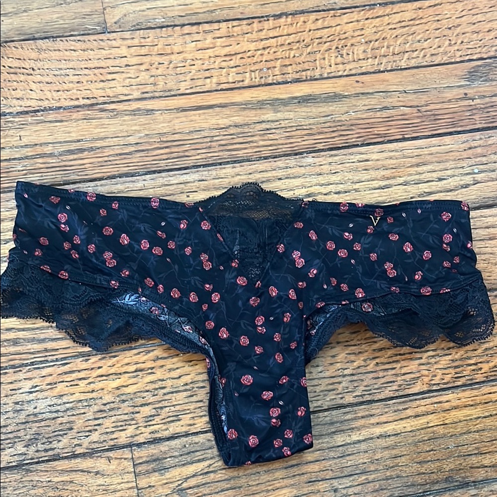 Victoria Secret very sexy panties cheeky panty size small new with tag